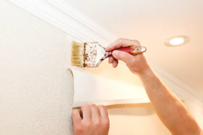 Pose de papier peint à Plémy — revêtements muraux et toiles de verre